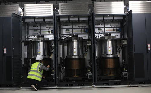 電磁彈射為何選用飛輪儲能？電網與蓄電池的局限性解析